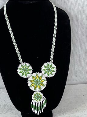 Vintage Native American Indian Seed Beaded Necklace White & Green 4 Medallions